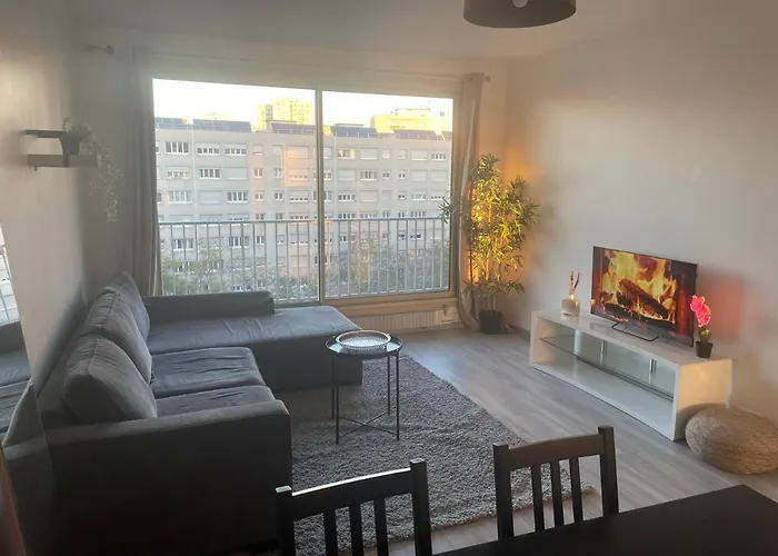 2 Bedroom In Middle Of Appartement Parijs