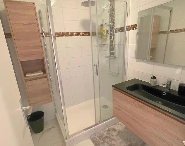 2 Bedroom In Middle Of Appartement